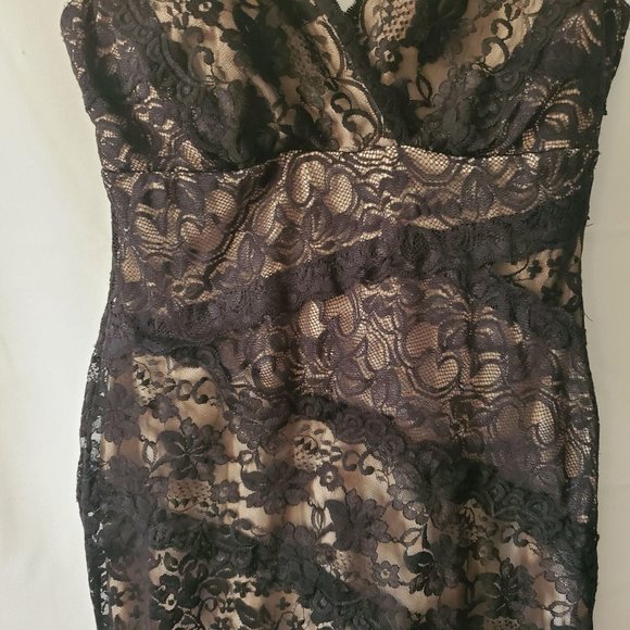 Windsor Women’s Black Scallop Lace Lined Surplice Bodycon Mini Dress Size 9/10 - Picture 15 of 15